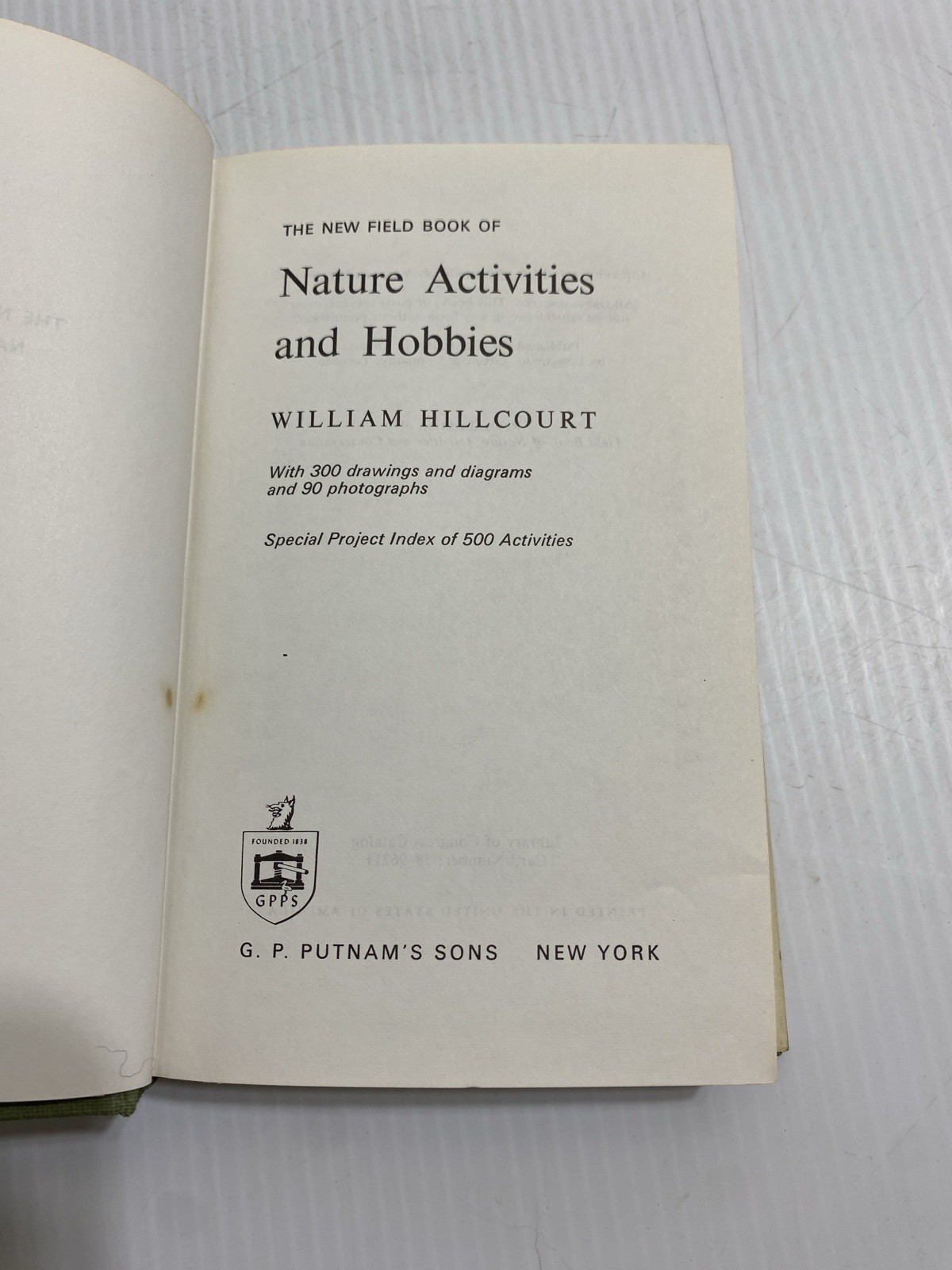 VTG 1970 WILLIAM HILLCOURT NATURE ACTIVITIES AND HOBBIES HC BOOK