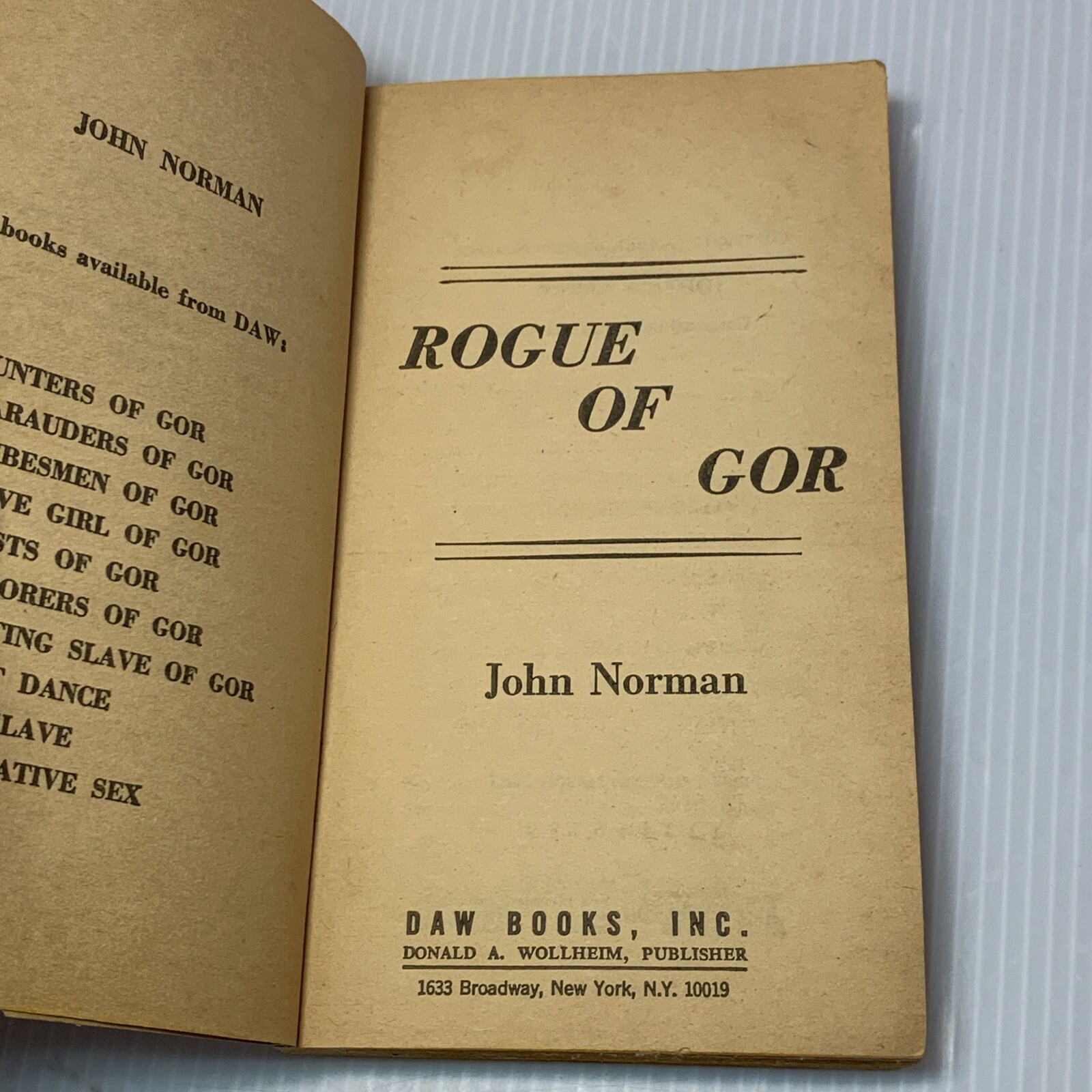VTG John Norman Lot Of 2 DAW PB ~ Tarl Cabot Saga, Rogue Of Gor & Players Of Gor