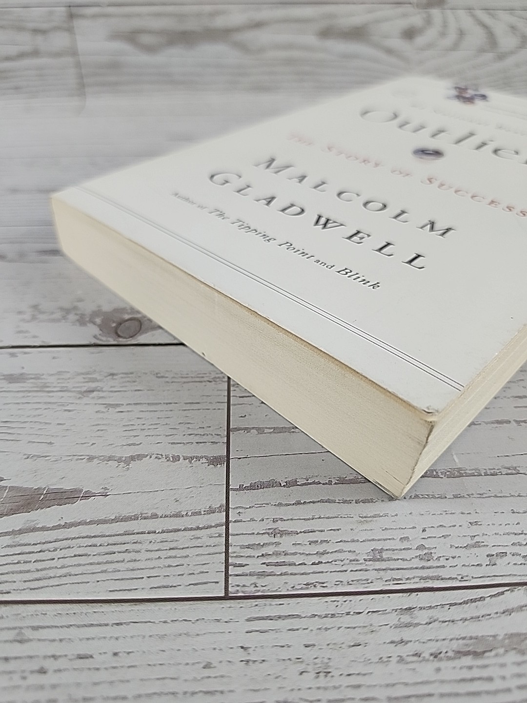 Outliers: The Story of Success by Gladwell, Malcolm Paperback Good