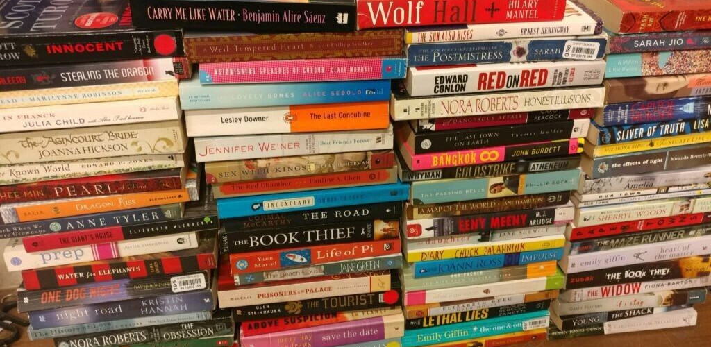Lot of 16-LBS TRADE PAPERBACK Fiction INSTANT COLLECTION GENERAL Book MIX GENRE