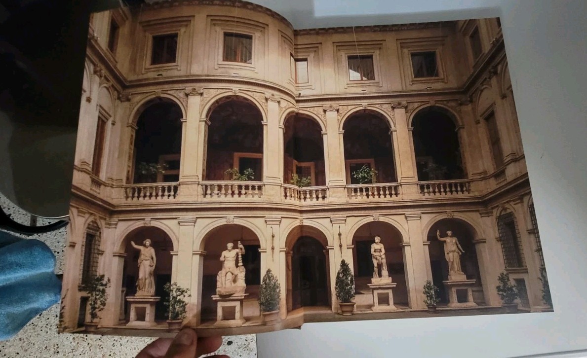 Assouline, Italian Chic. (Very Good Condition)