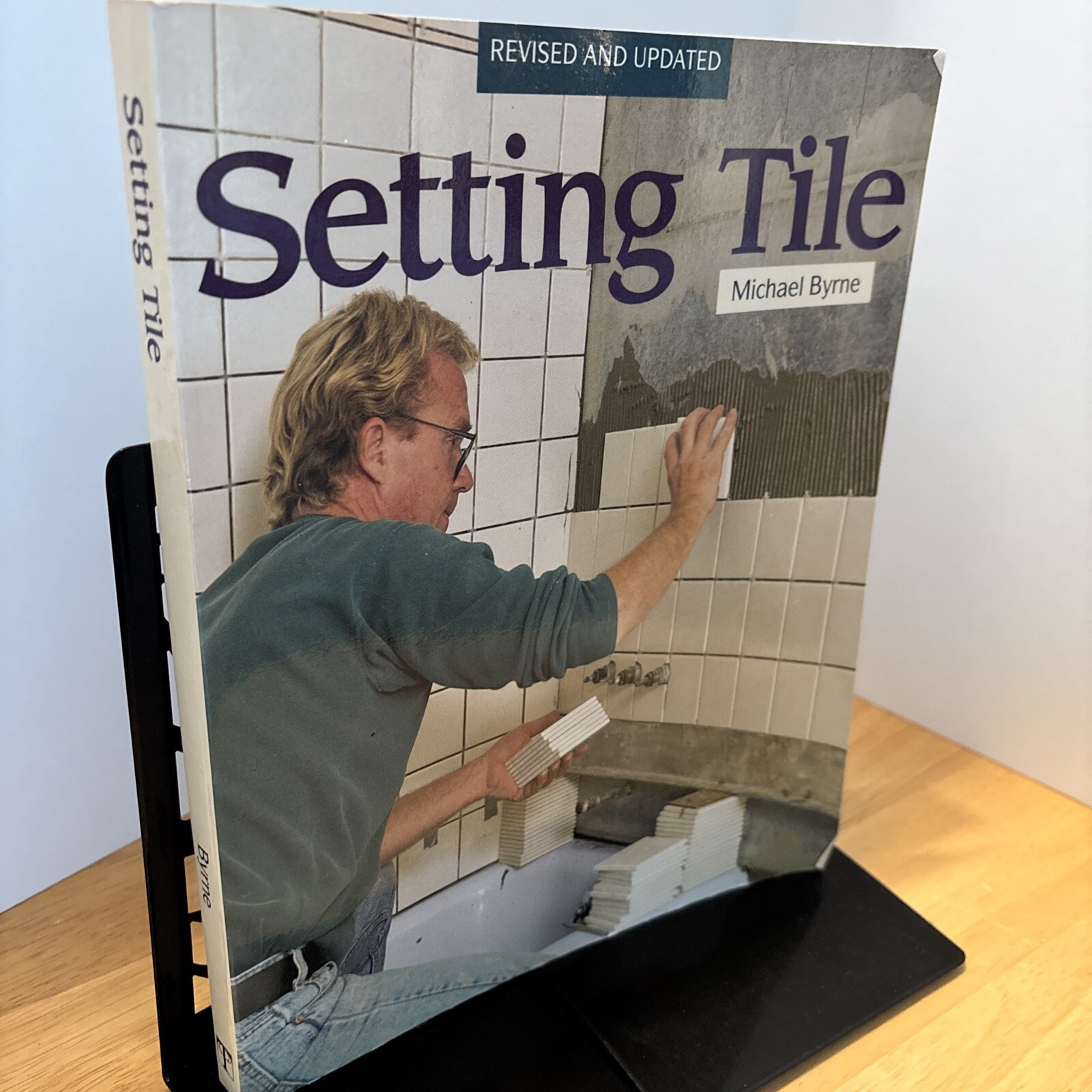 Setting Tile: Revised and Updated (Fine Homebuilding) – Paperback – GOOD