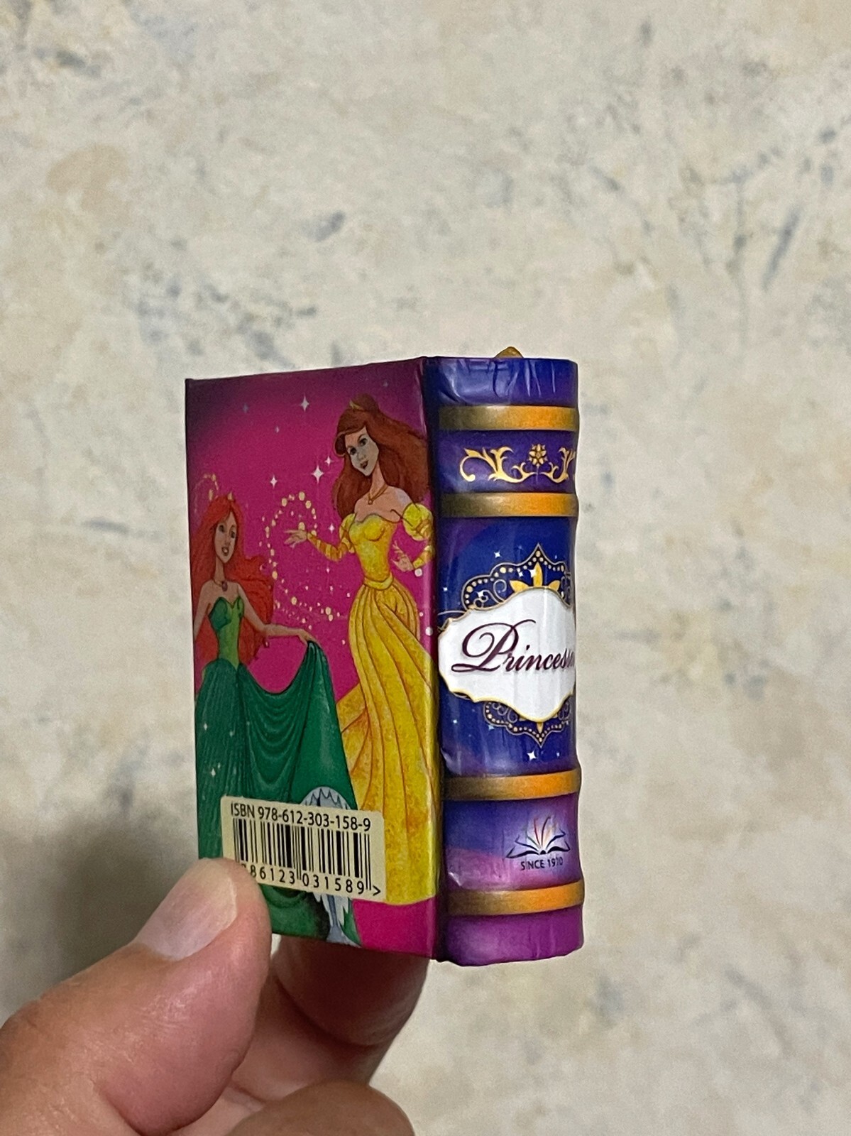 Princesses miniature book readable 440 pages hardcover full color w/golden stand