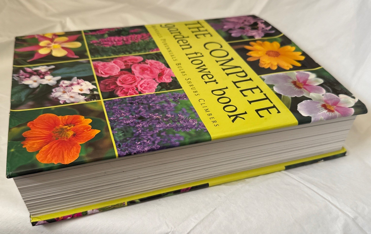 The Complete Garden Flower Book By MURDOCH Books UK Ltd, 800 pages
