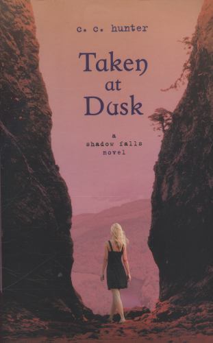 Taken at Dusk: A Shadow Falls Novel – paperback, C C C Hunter, 9780312624699