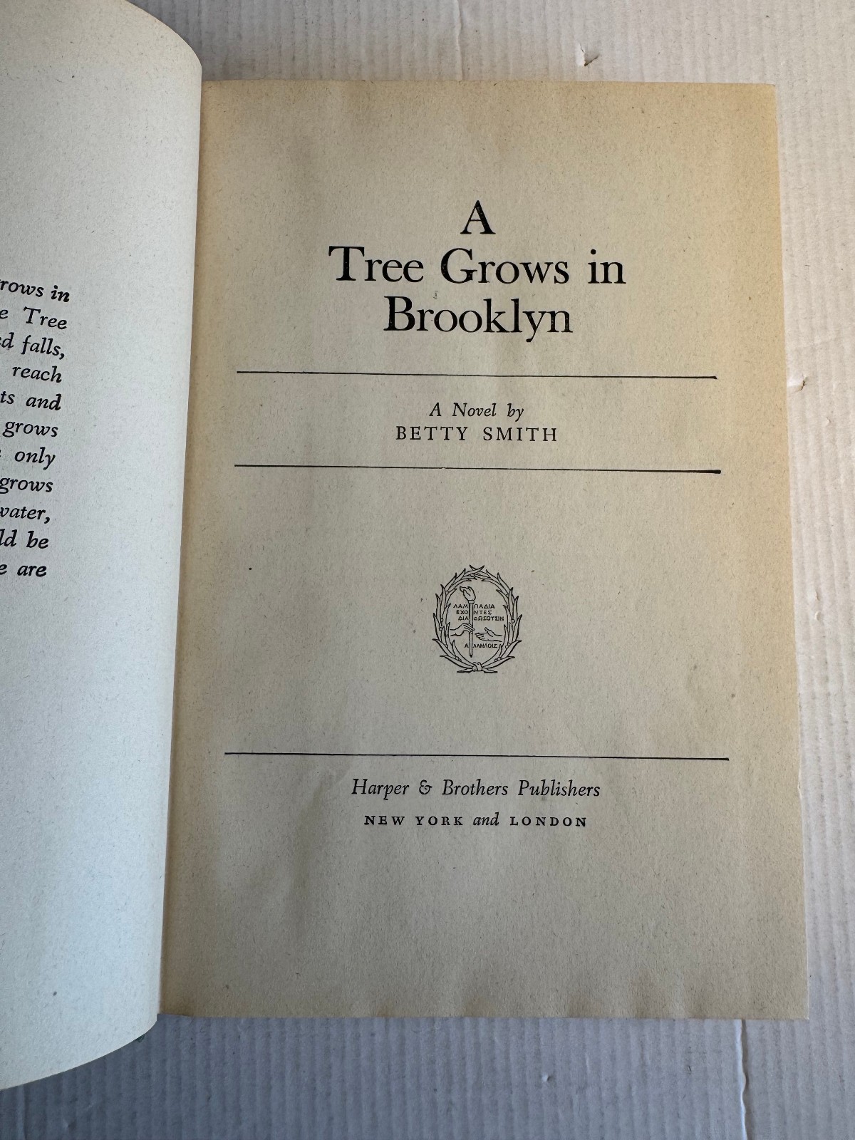 A Tree Grows in Brooklyn Betty Smith HCDJ 1943 Book Club Edition Very Good