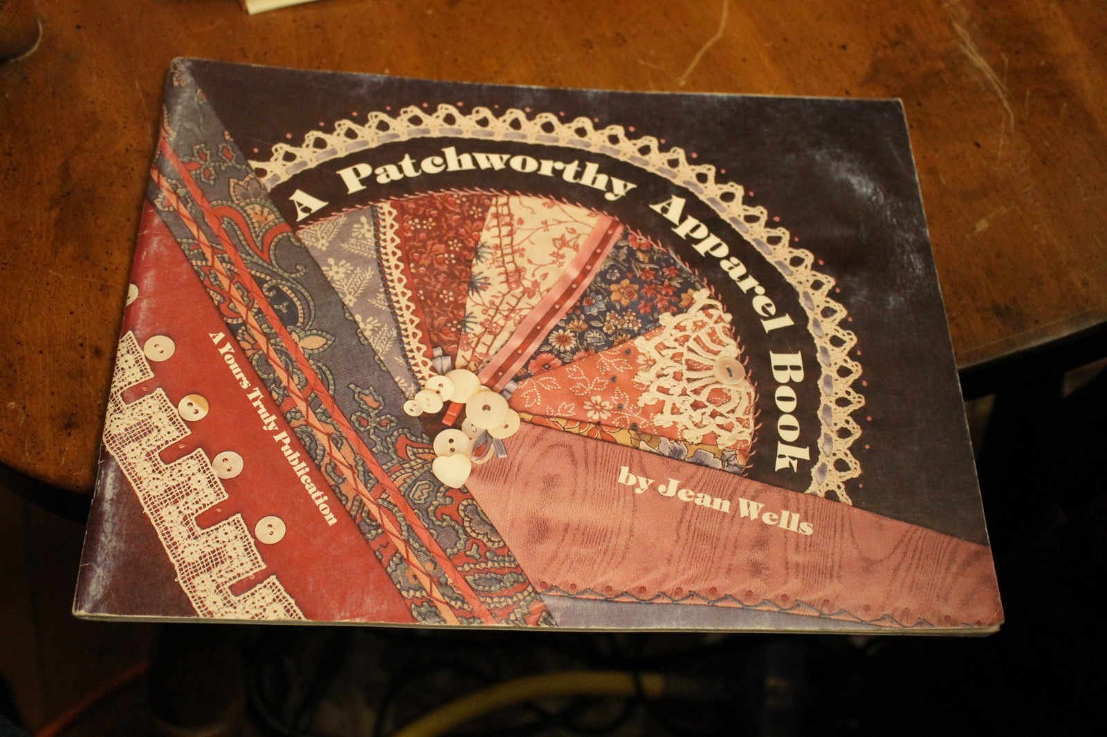 A Patchworthy Apparel Book ~ Jean Wells ~ 1981 Yours Truly SC Ill.