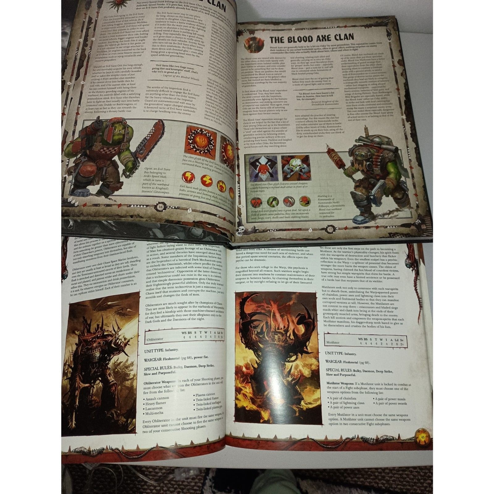 WARHAMMER 40,000 -Codex Tyranids/Adeptus Custodes/Codex Orks/Chaos Space Marines