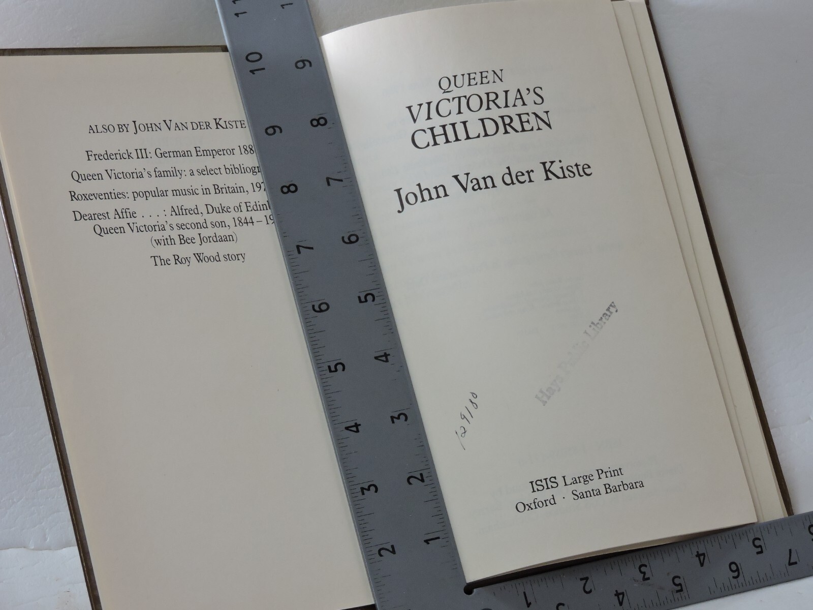 Queen Victoria’s Children by John Van der Kiste (Library Binding)