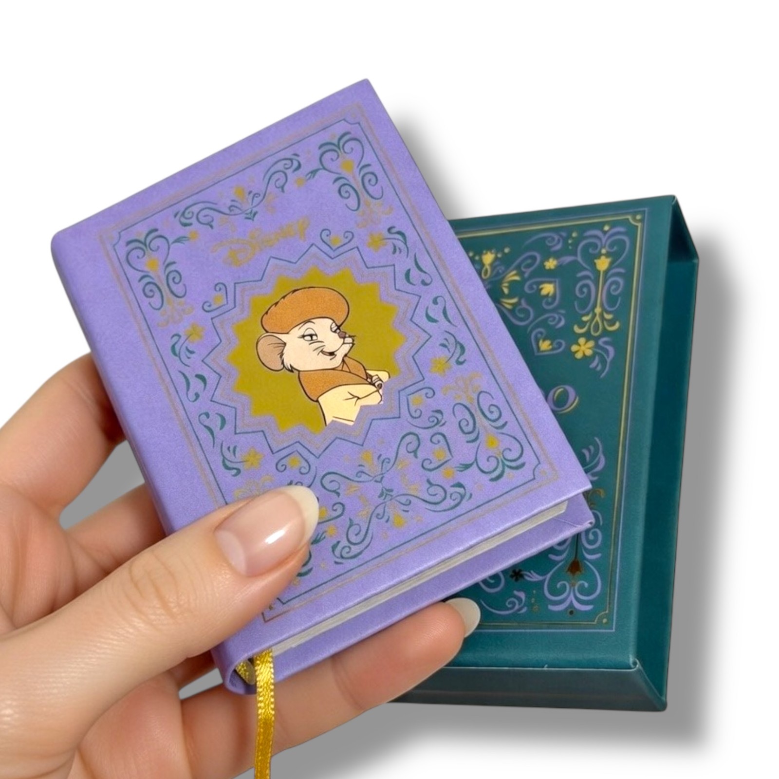 Disney Cuentos en Miniatura: Bernardo y Bianca – 2023 Miniature Hardcover Book