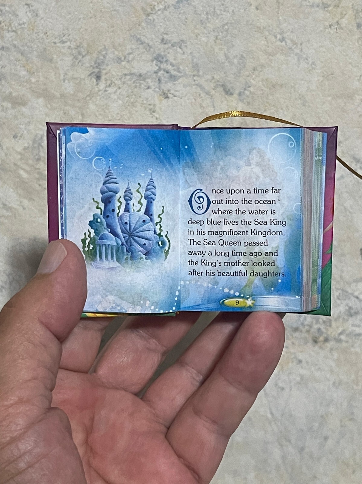 Princesses miniature book readable 440 pages hardcover full color w/golden stand