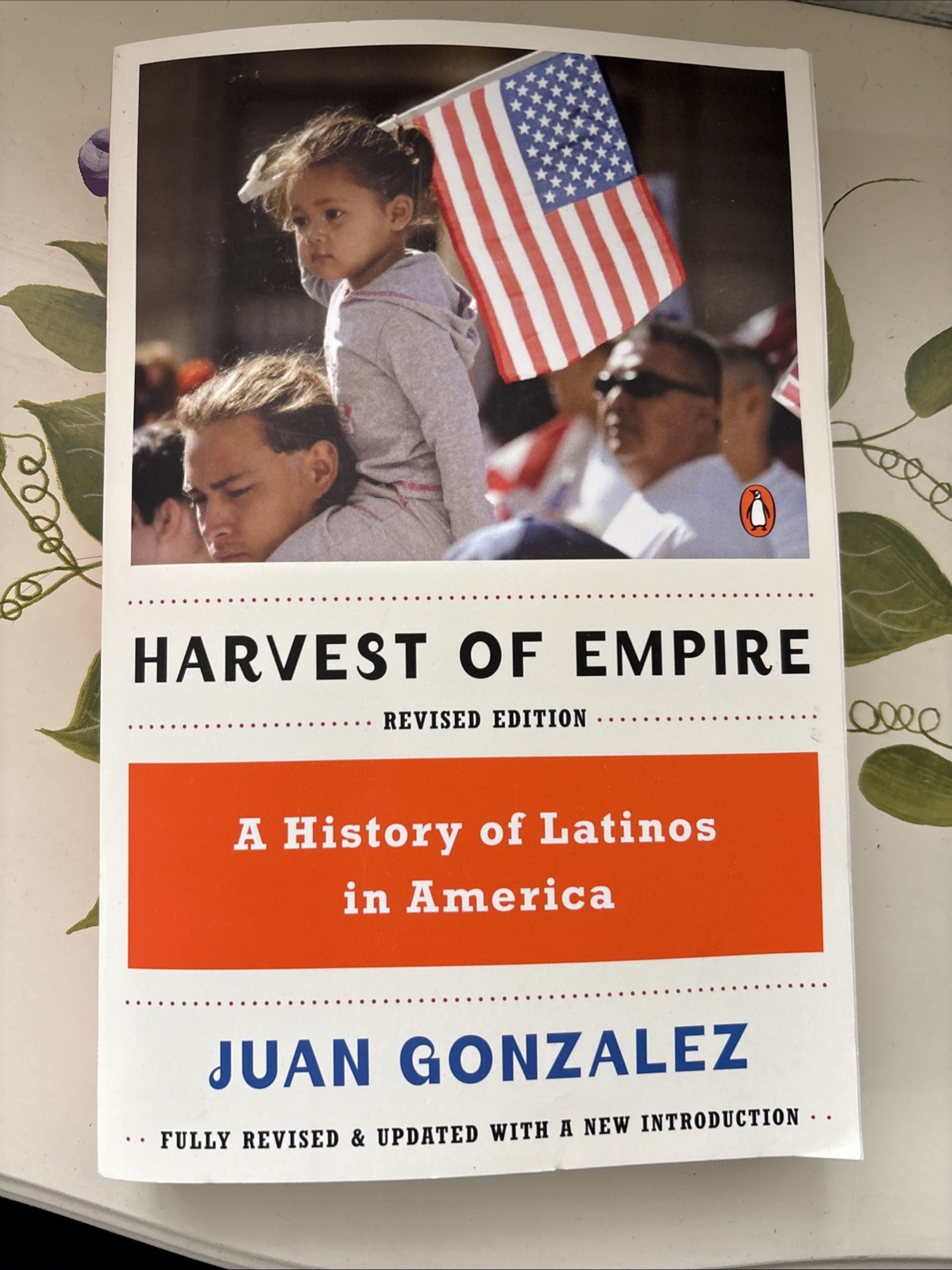 Harvest of Empire : A History of Latinos in America by Juan Gonzalez Paperback