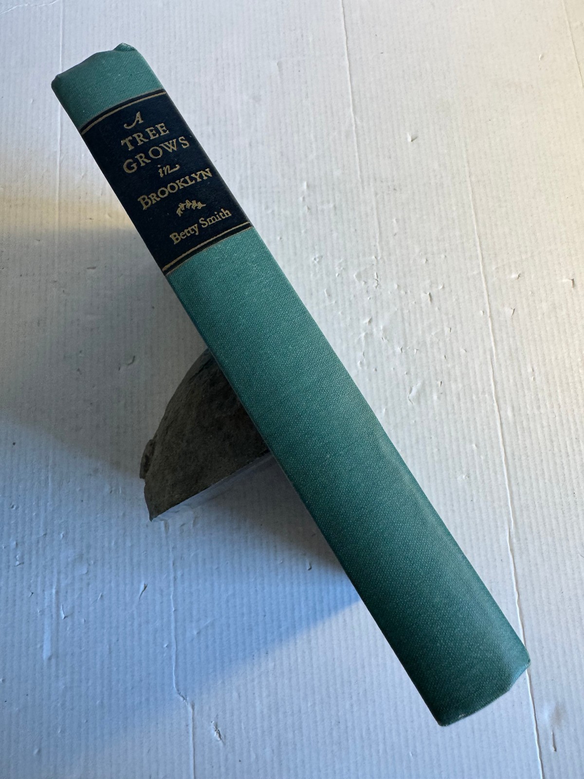 A Tree Grows in Brooklyn Betty Smith HCDJ 1943 Book Club Edition Very Good