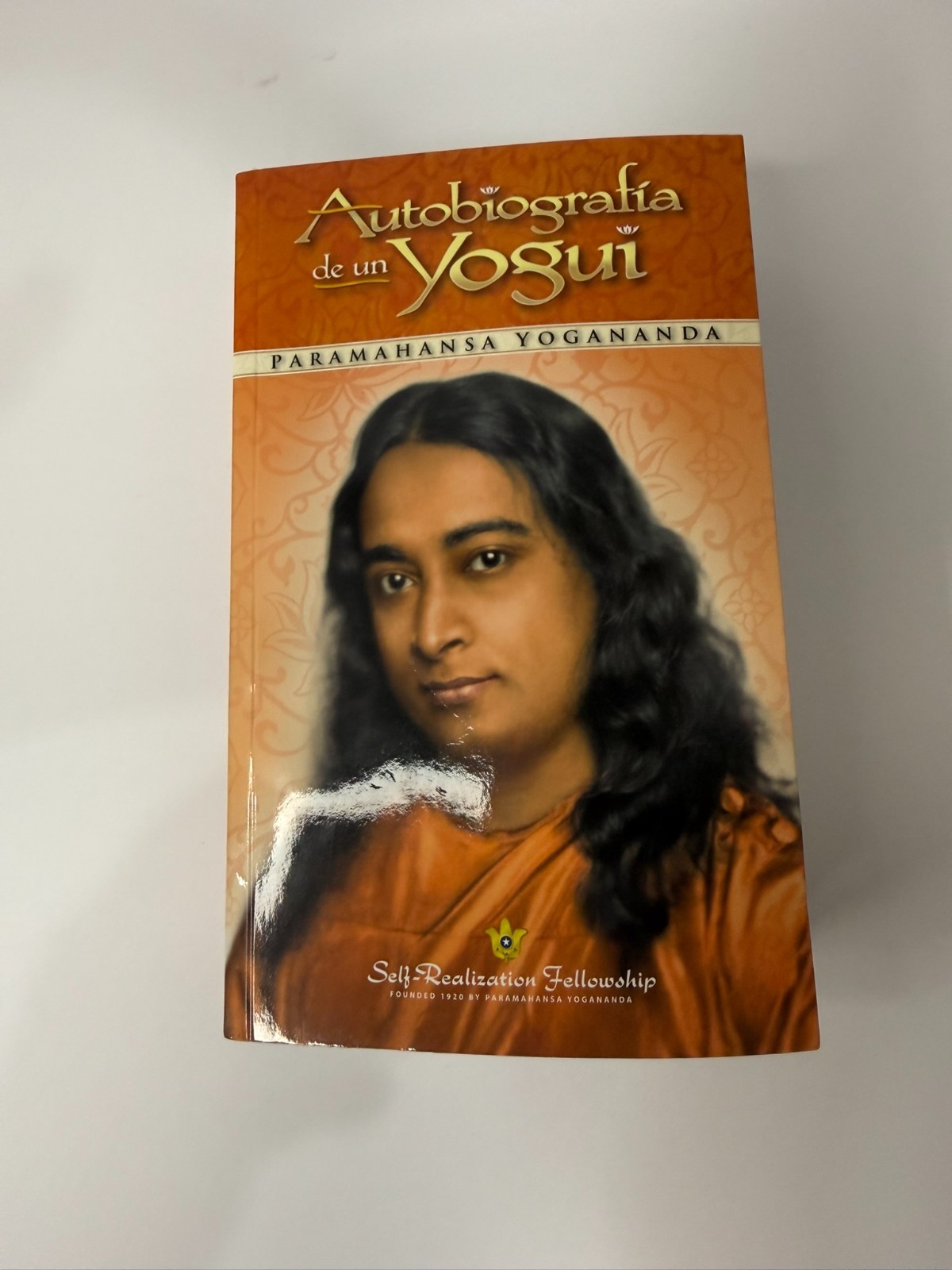 Autobiografía de un Yogui by Paramahansa Yogananda 2024 Spanish Paperback