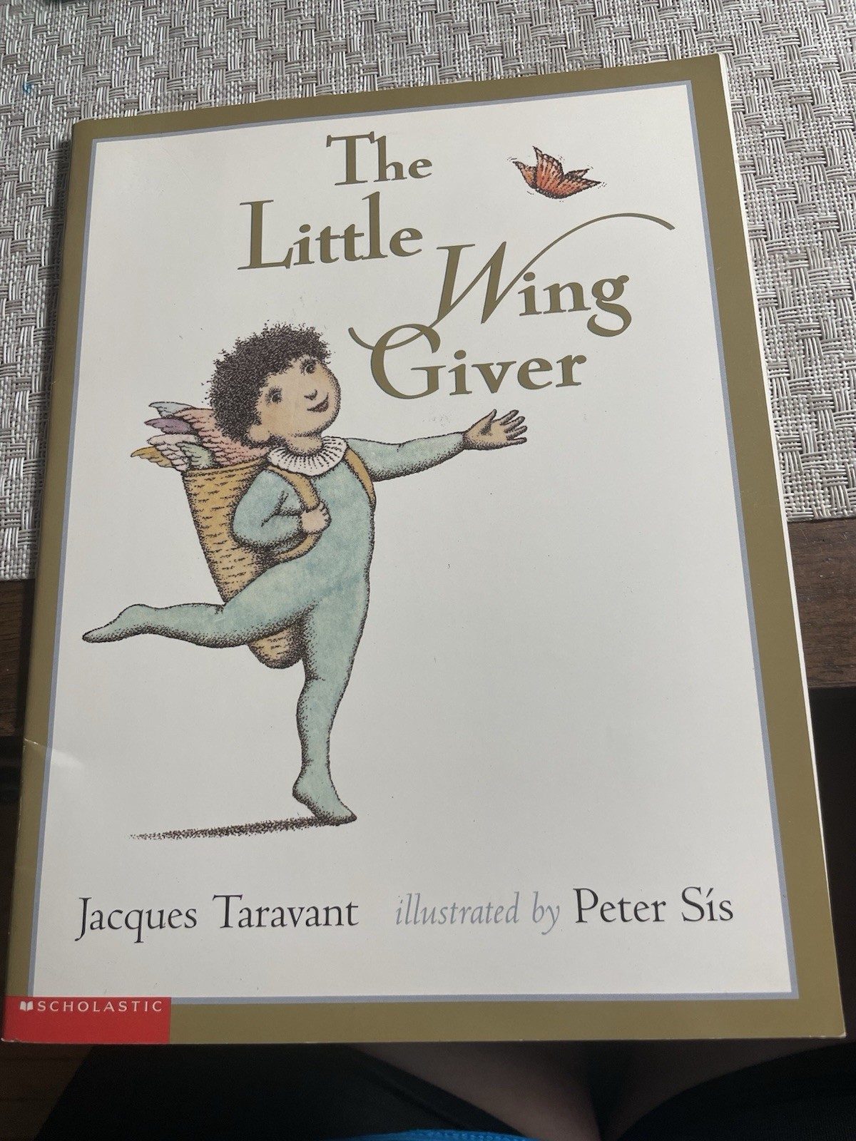 , Taravant, Scholastic paperback, 2002, Like New, PreOwned