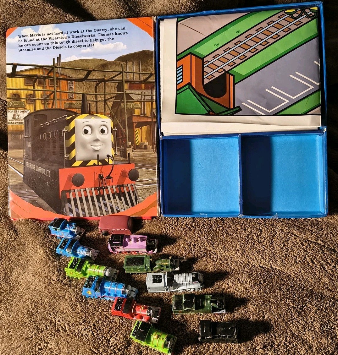 My Busy Books – Thomas & Friends – 12 Figurines and a Playmat