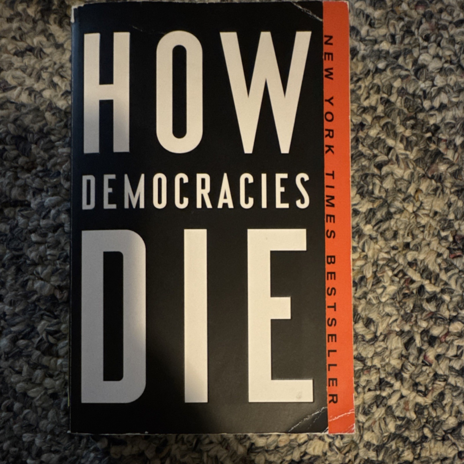 How Democracies Die by Steven Levitsky & Daniel Ziblatt (Paperback)