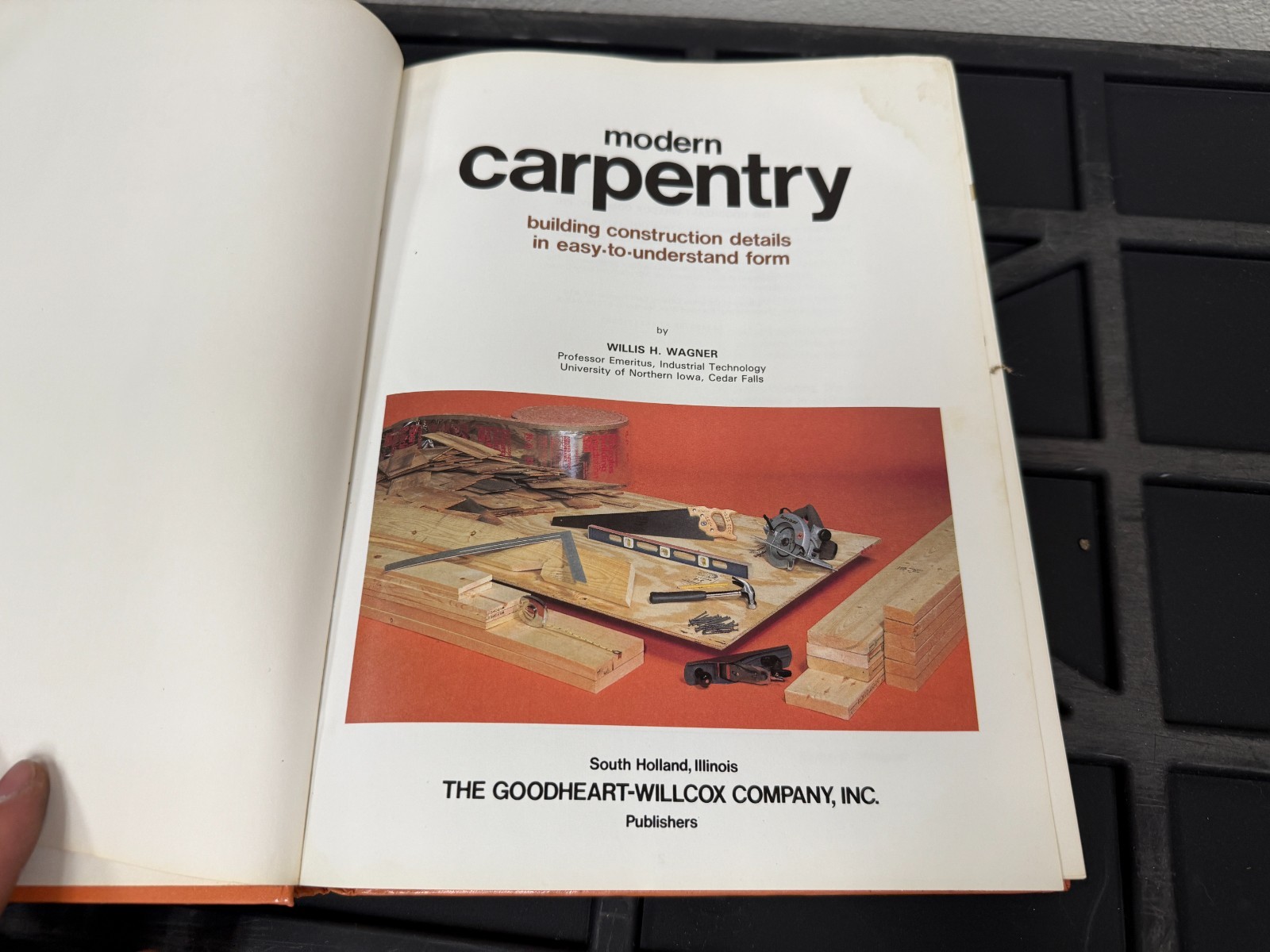 Modern Carpentry Willis H. Wagner 1983 Goodheart-Willcox Company, Inc. 592 pages