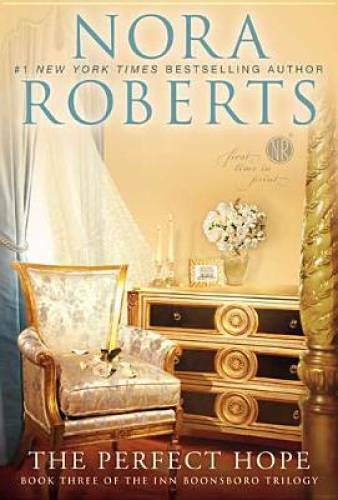 The Perfect Hope (The Inn Boonsboro Trilogy) – Paperback – VERY GOOD