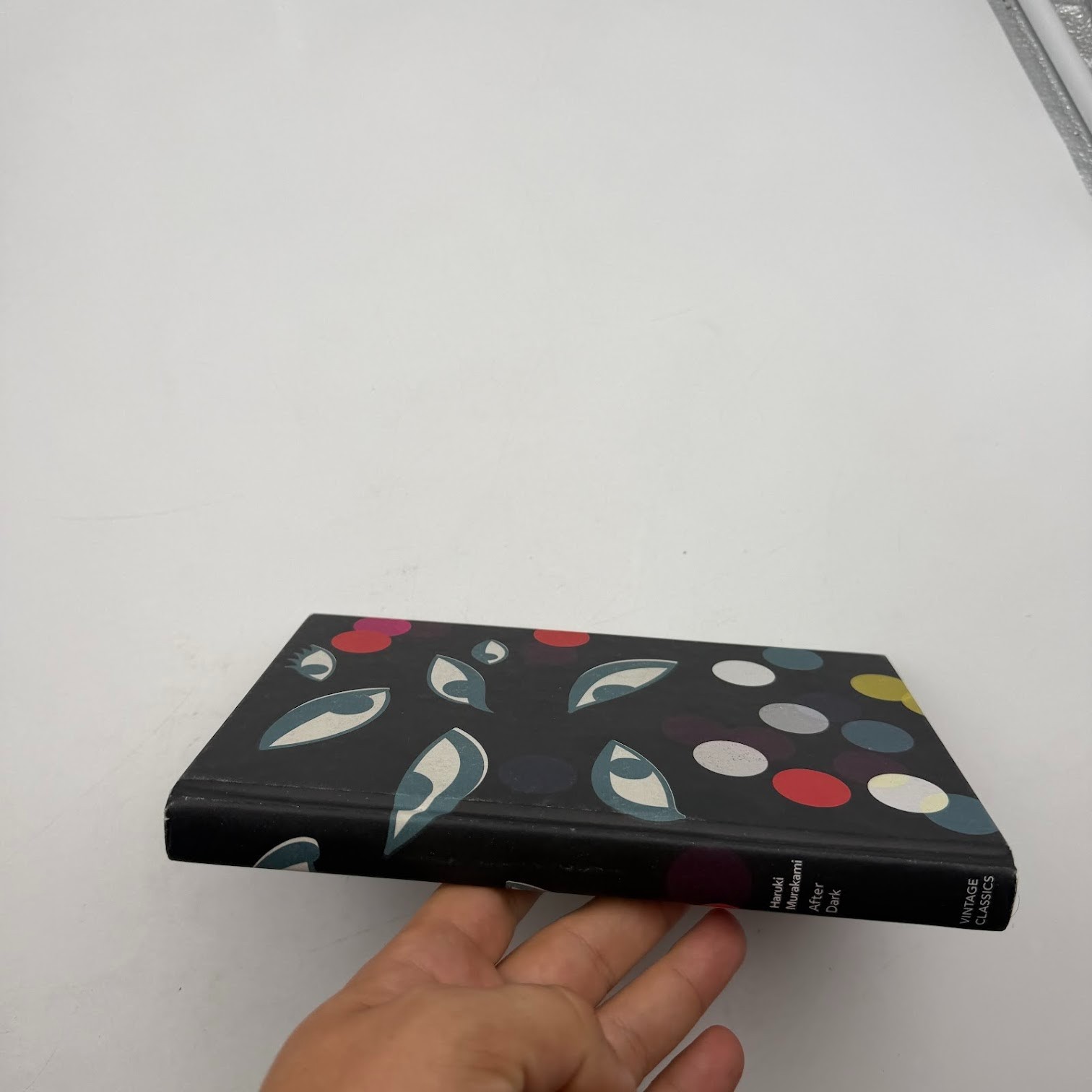After Dark: Murakami’s Atmospheric Masterpiece Murakami Collectible Classics HC