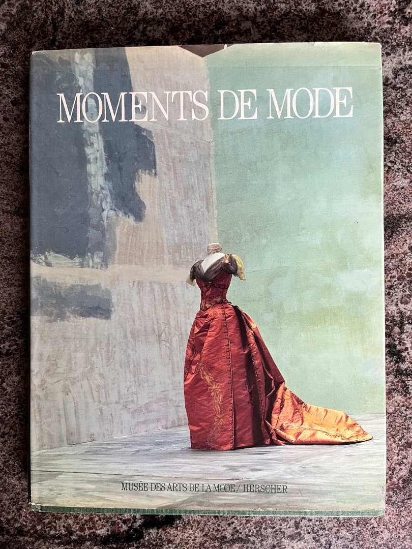 MOMENTS DE MODE Art Book Fashion Visual Collection Hardcover 8.3in