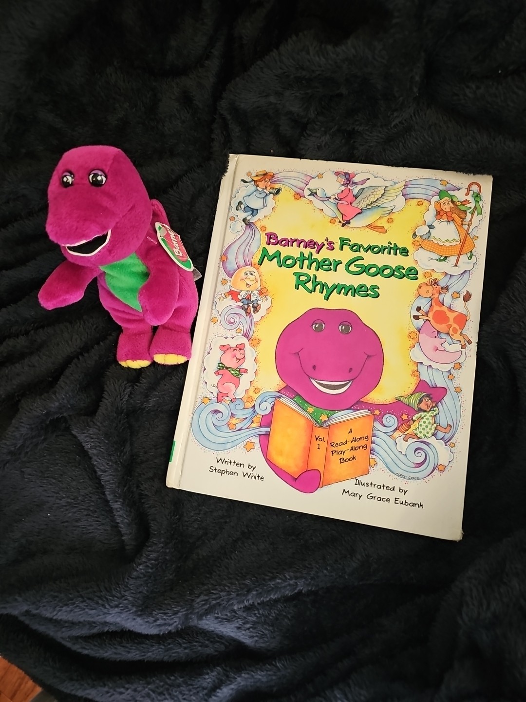 Barney’s Favorite.Mother Goose Rhymes Vol.1 Hardcover 1993 & 7.5″ Stuffed Barney