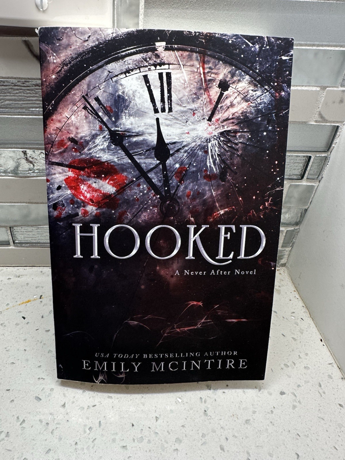 Never After Ser.: Hooked by Emily McIntire (2021, Trade Paperback) (B-G)