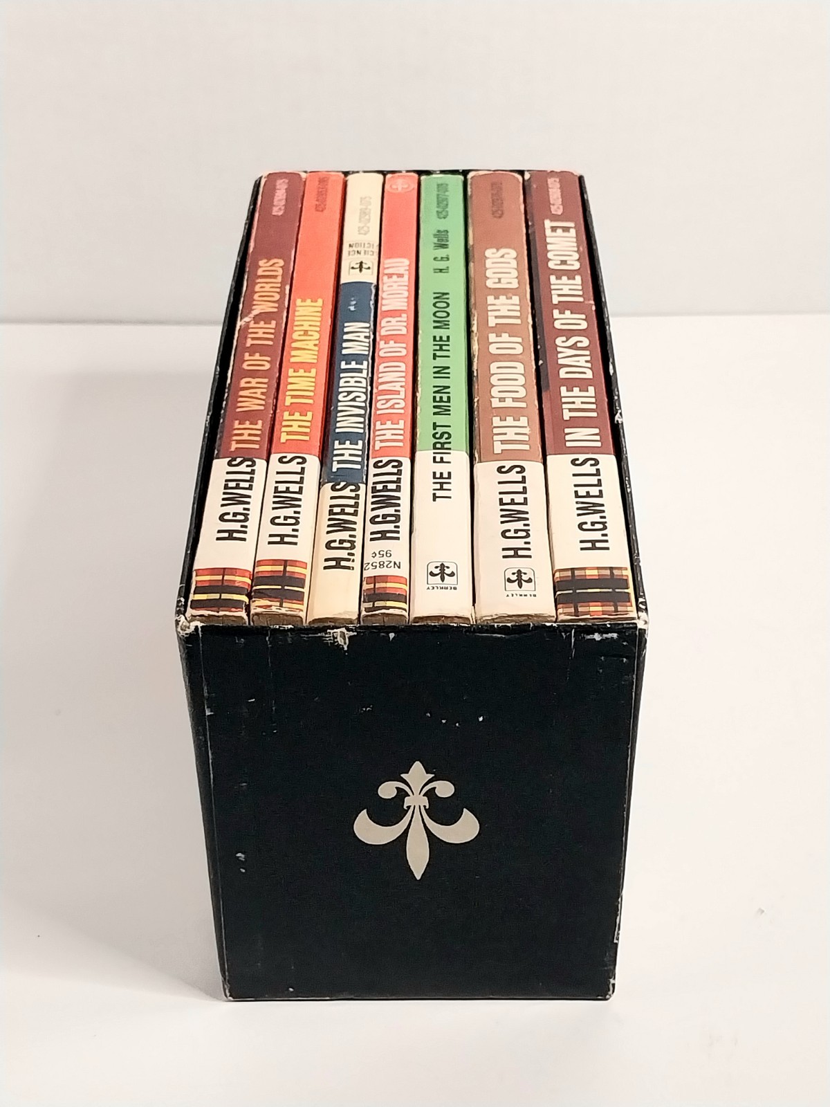 H.G. Wells ☆ 7 Seven Science Fiction Novels Box Set~ Vintage 1964 Berkeley PB