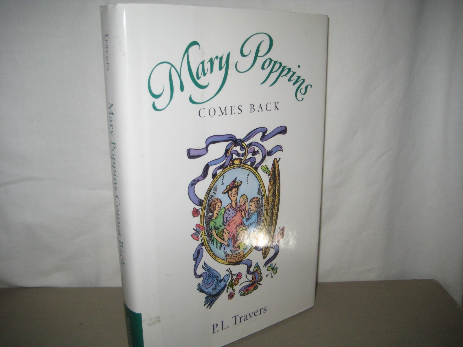 Mary Poppins Comes Back/ P.L. Travers/ hardback/ jacket/1997