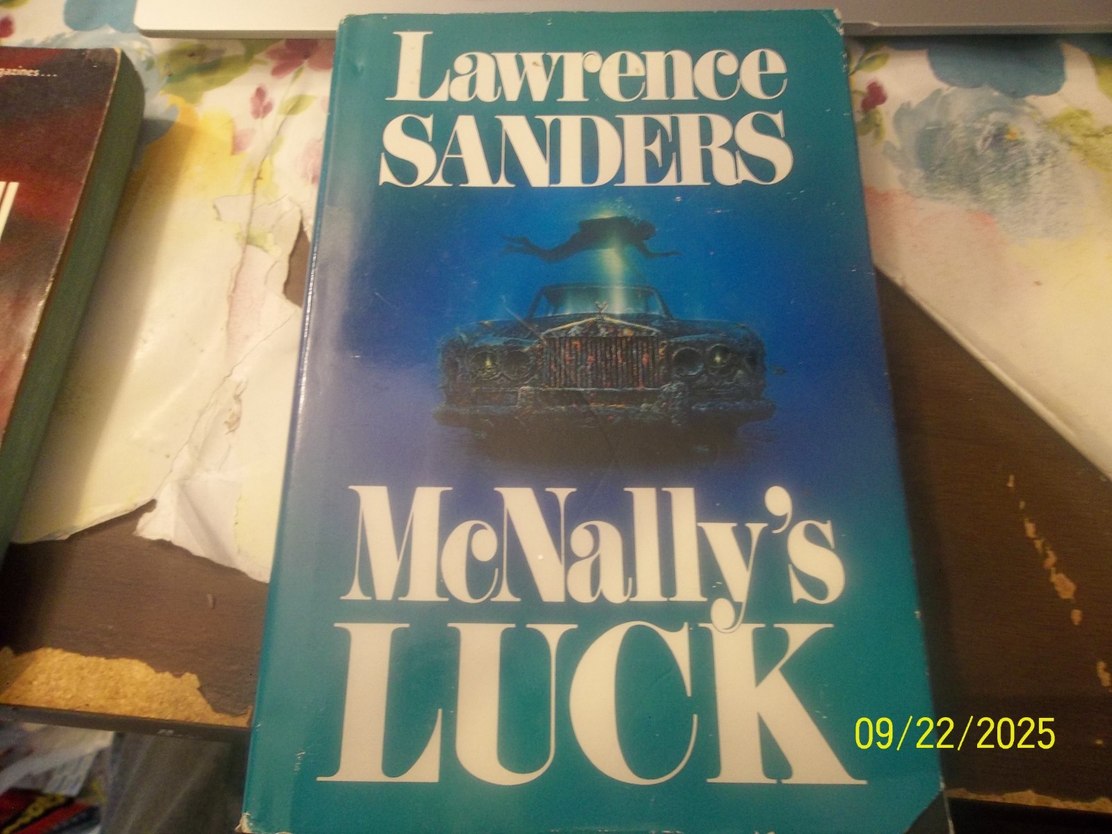 McNALLY’S LUCK~LAWRENCE SANDERS~1992 VG/C HARDCOVER BOOK~230 PAGES~W/DUST COVER