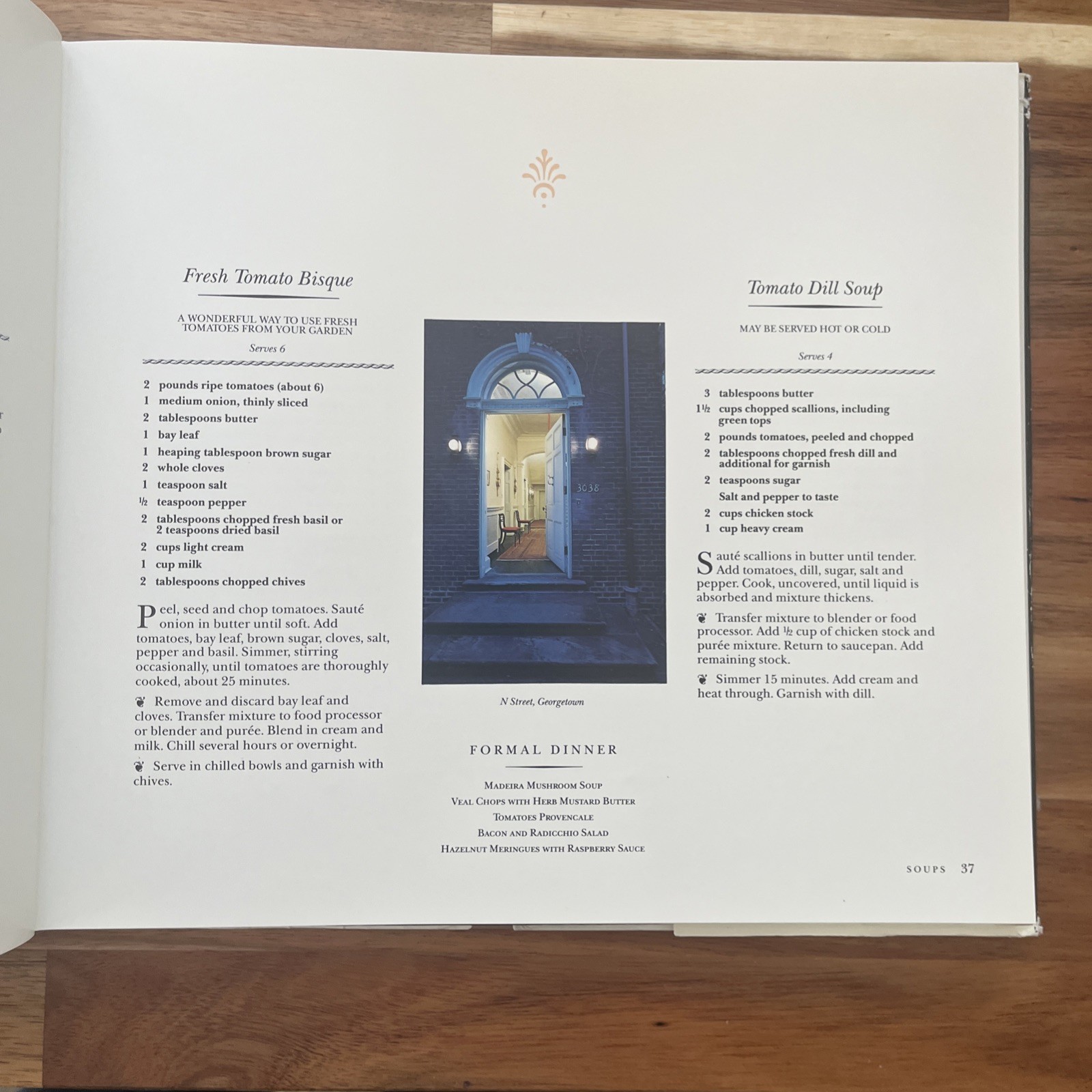 Capital Classics : Recipes from the Junior League of Washington by D.C.) -1989