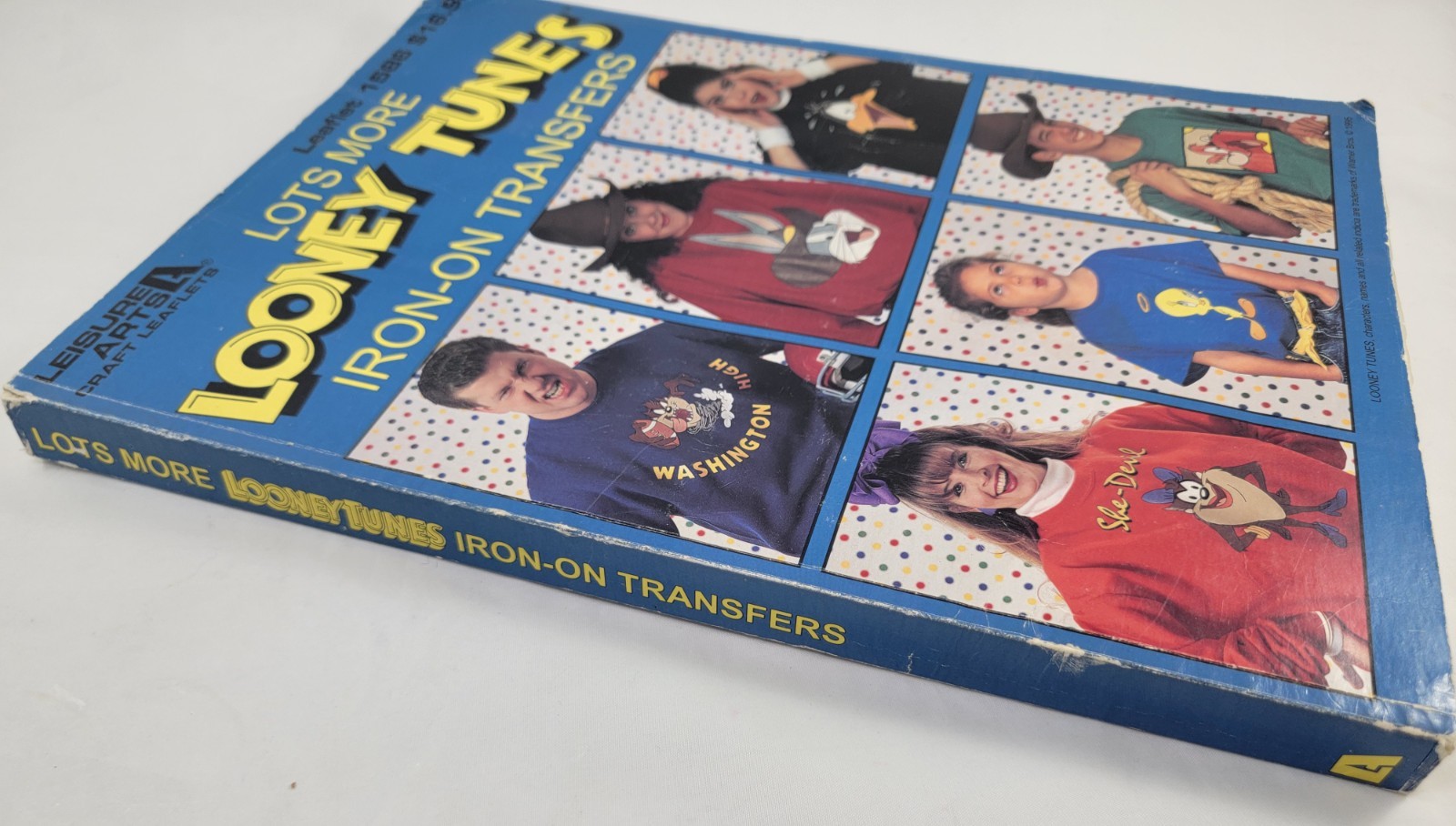 Lots More Looney Tunes Iron-On Transfers – Paperback 1995 Warner Bros.