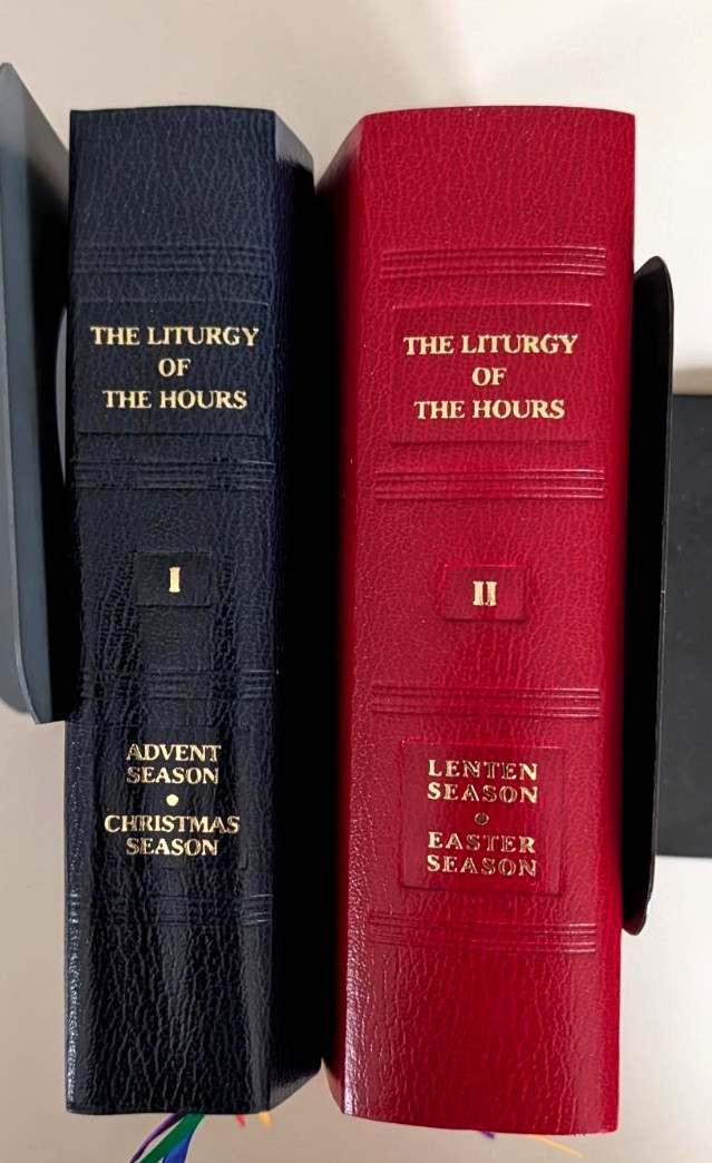 The Liturgy of the Hours Volume II -Advent and Christmas & Lent and Easter, LB