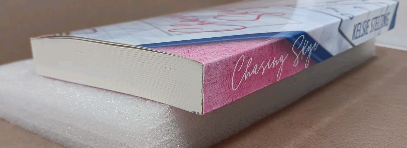 Kelsie Stelting – Chasing Skye, Signed, Bookworm Box Edition, Paperback, READ
