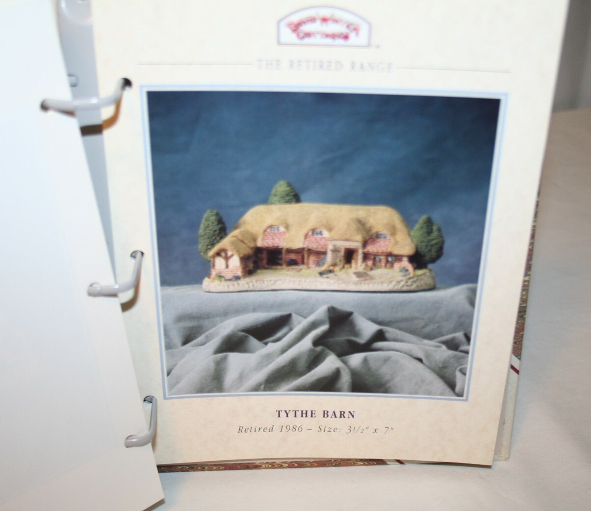 David Winter Cottages “The Retired Range” 3-Ring Binder Reference Book 1989