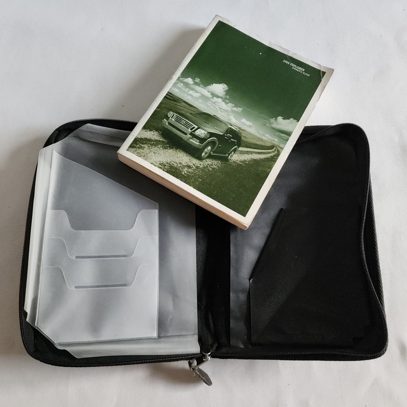 2004 04 Ford Explorer Owner’s Manual Guide Book With Case