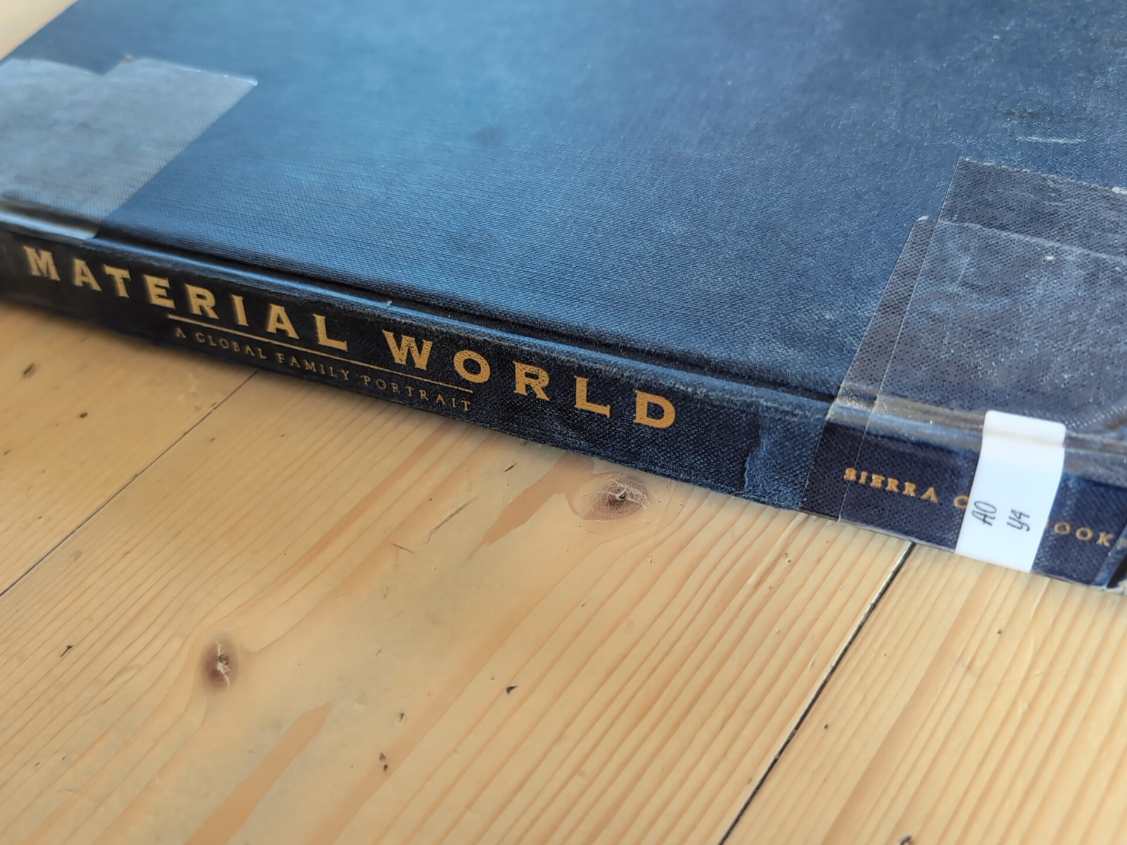 Material World : A Global Family Portrait by Peter Menzel (1994, Hardcover)
