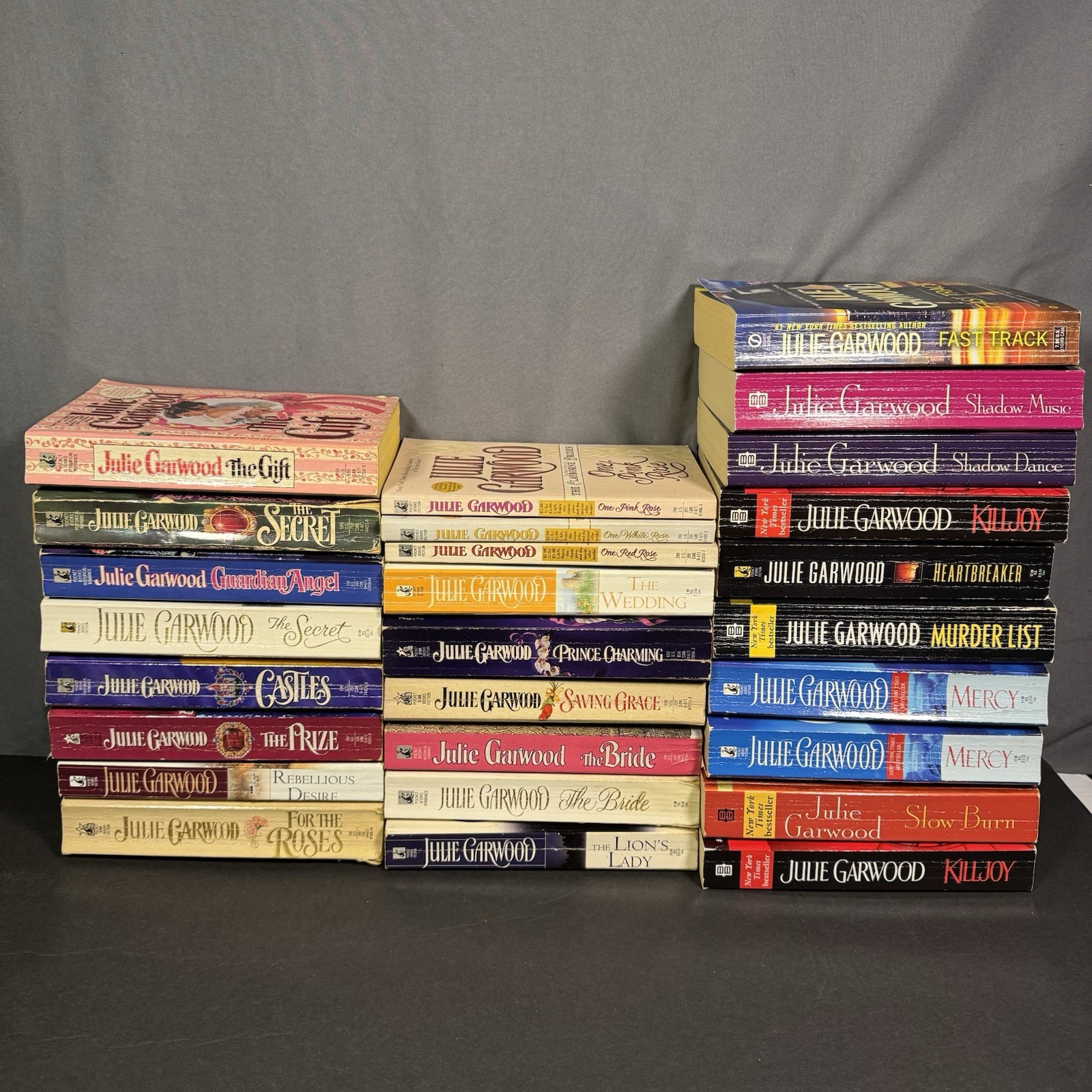 JULIE GARWOOD – LOT OF 26 PAPERBACK BOOKS SOME VINTAGE 1ST EDITIONS‼️The Gift 🎁