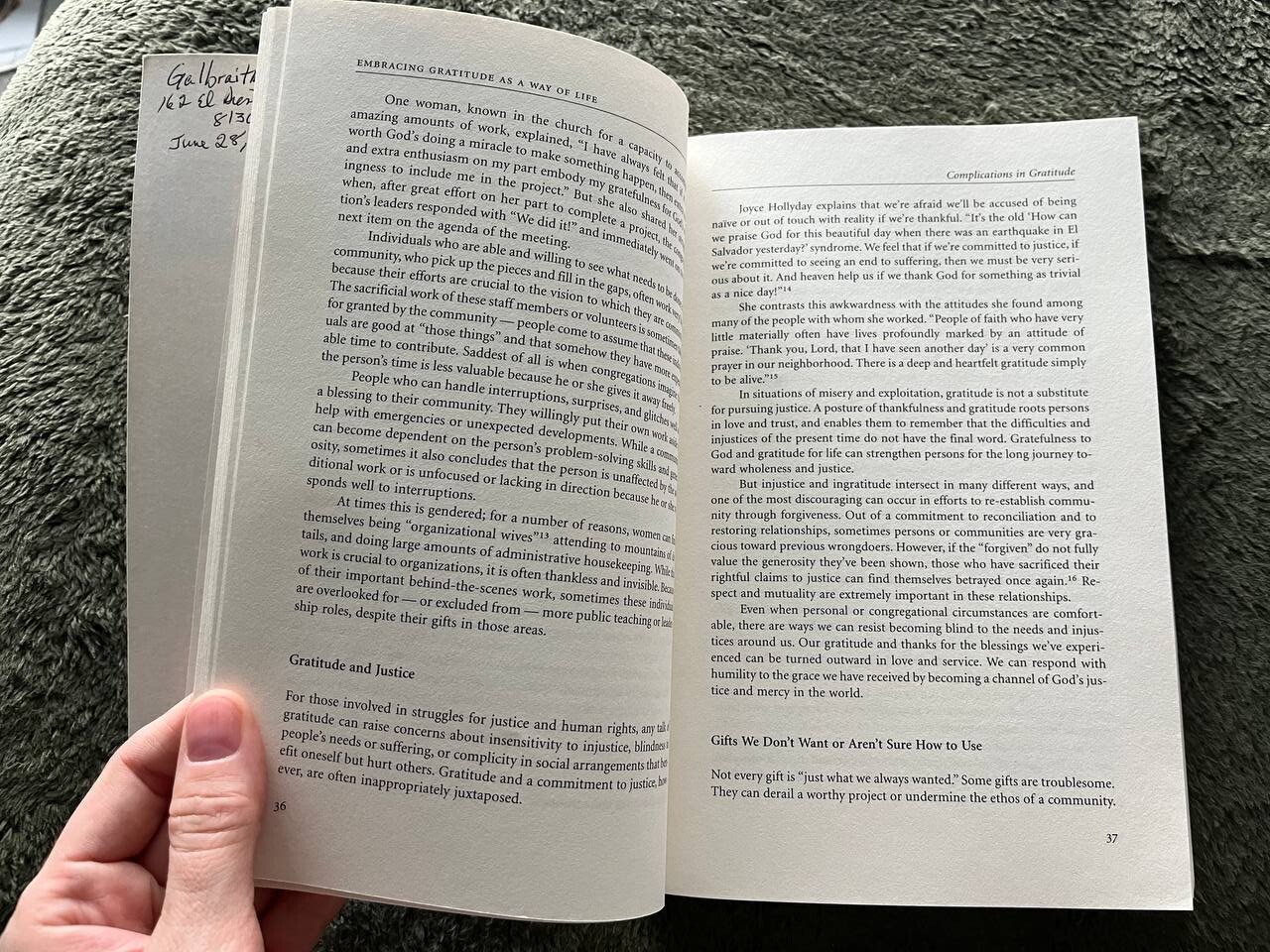 Living into Community: Cultivating Practices That Sustain Us, , Pohl, Christine