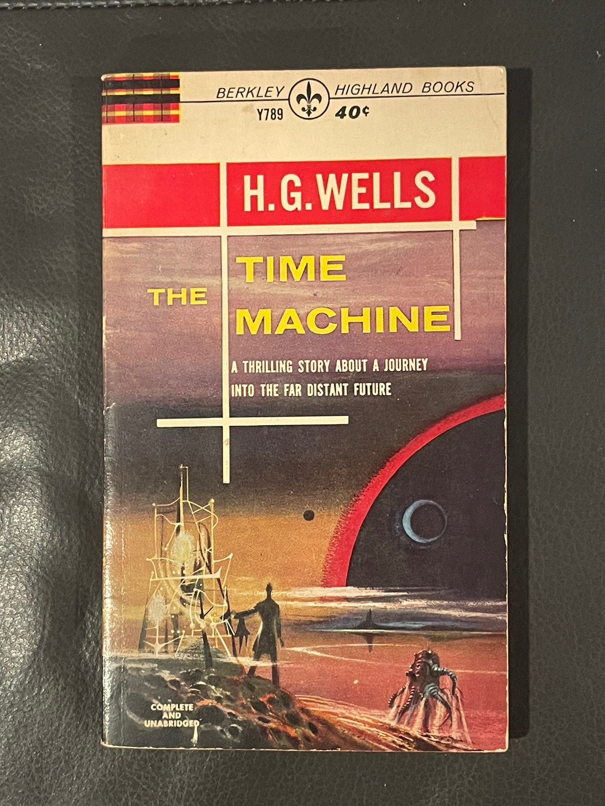 The Time Machine HG Wells Science Fiction Paperback Book Vintage Berkley 10th