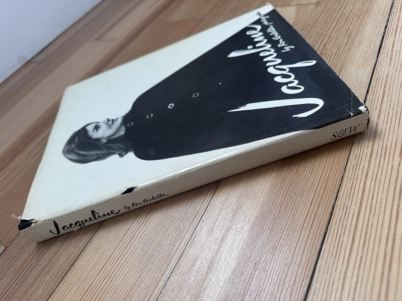Jacqueline by Ron Galella 1974 HC DJ First Edition Jackie Kennedy Photo Book