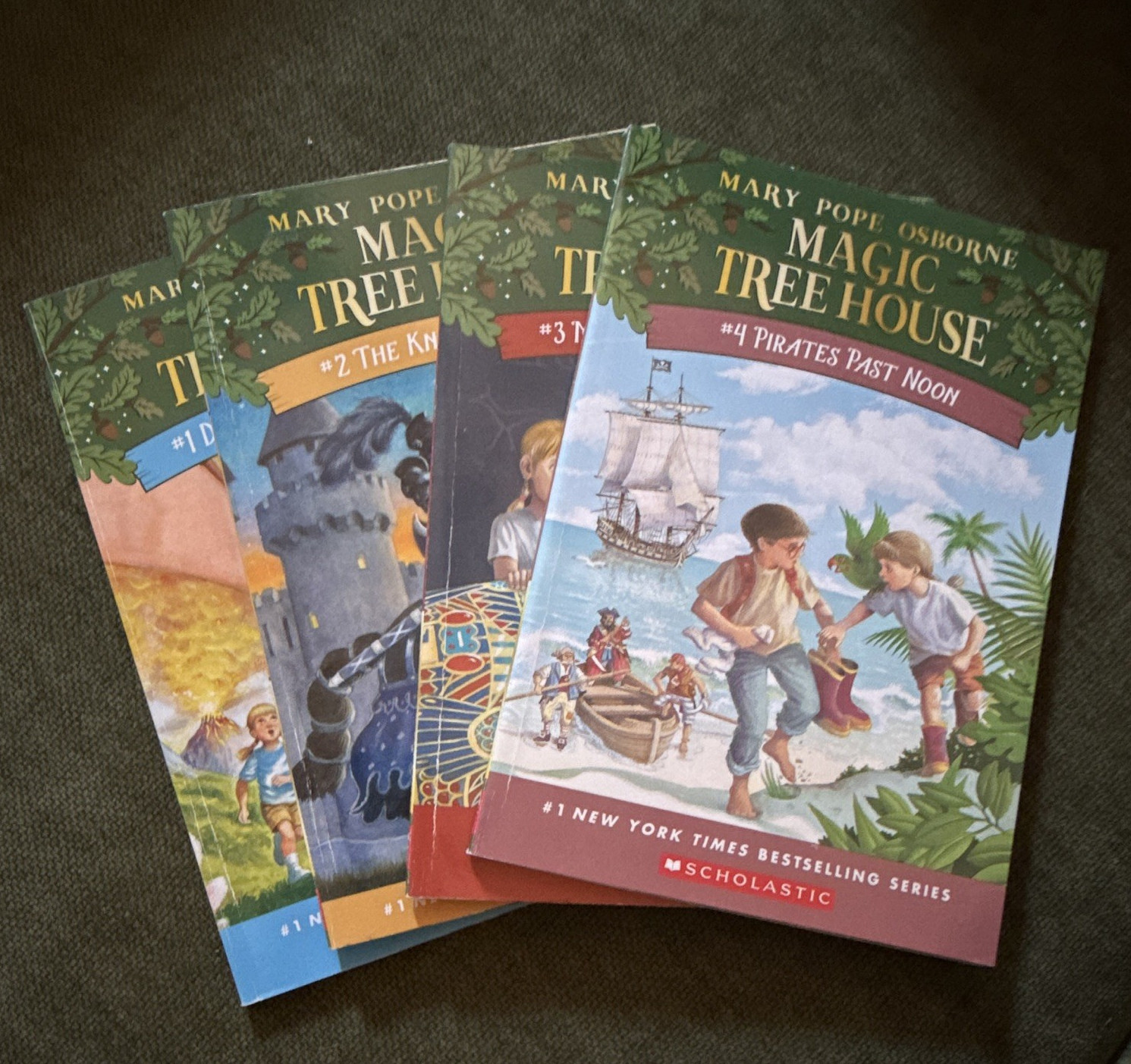 Mary Pope Osborne Magic Tree House Ser. Books 1-4 Illustrated Paperback Set