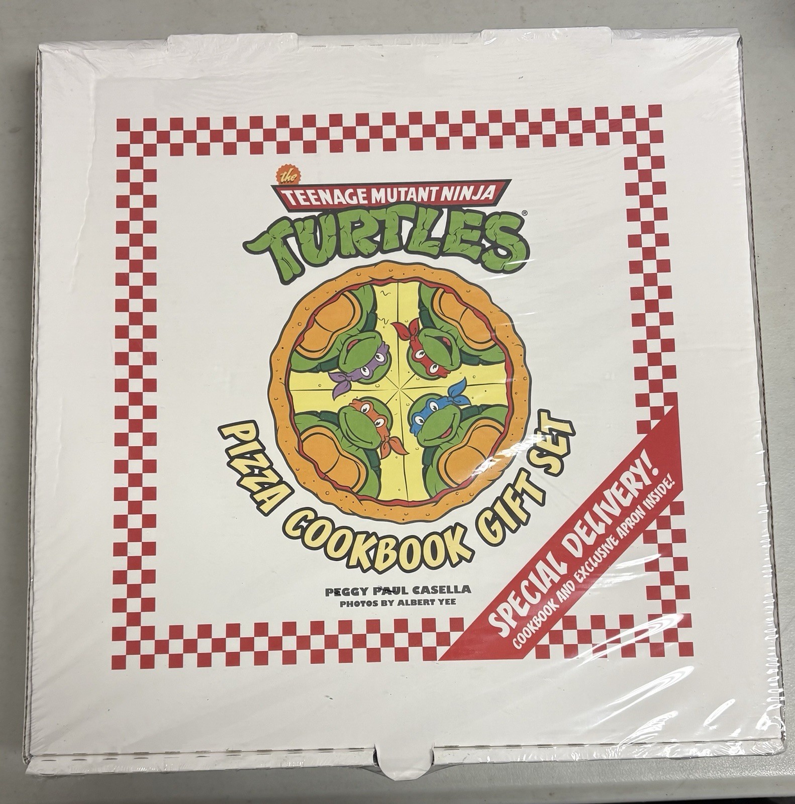 Teenage Mutant Ninja Turtles Pizza Cookbook Gift Set with Apron See Description