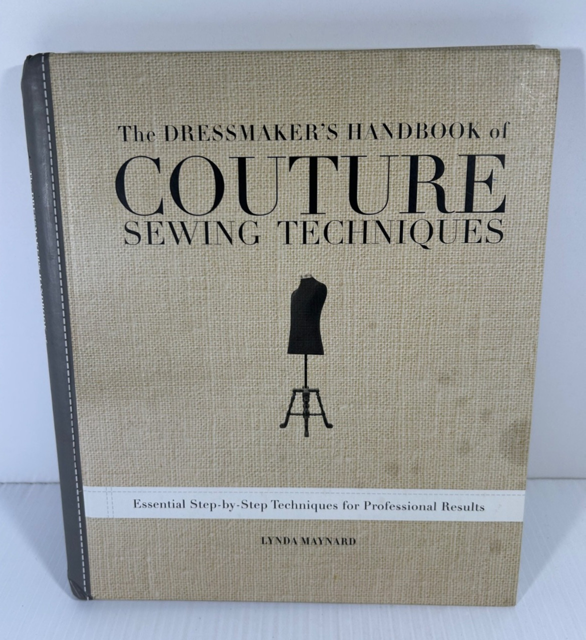 The Dressmaker’s Handbook of Couture Sewing Techniques Lynda Maynard – Spiral