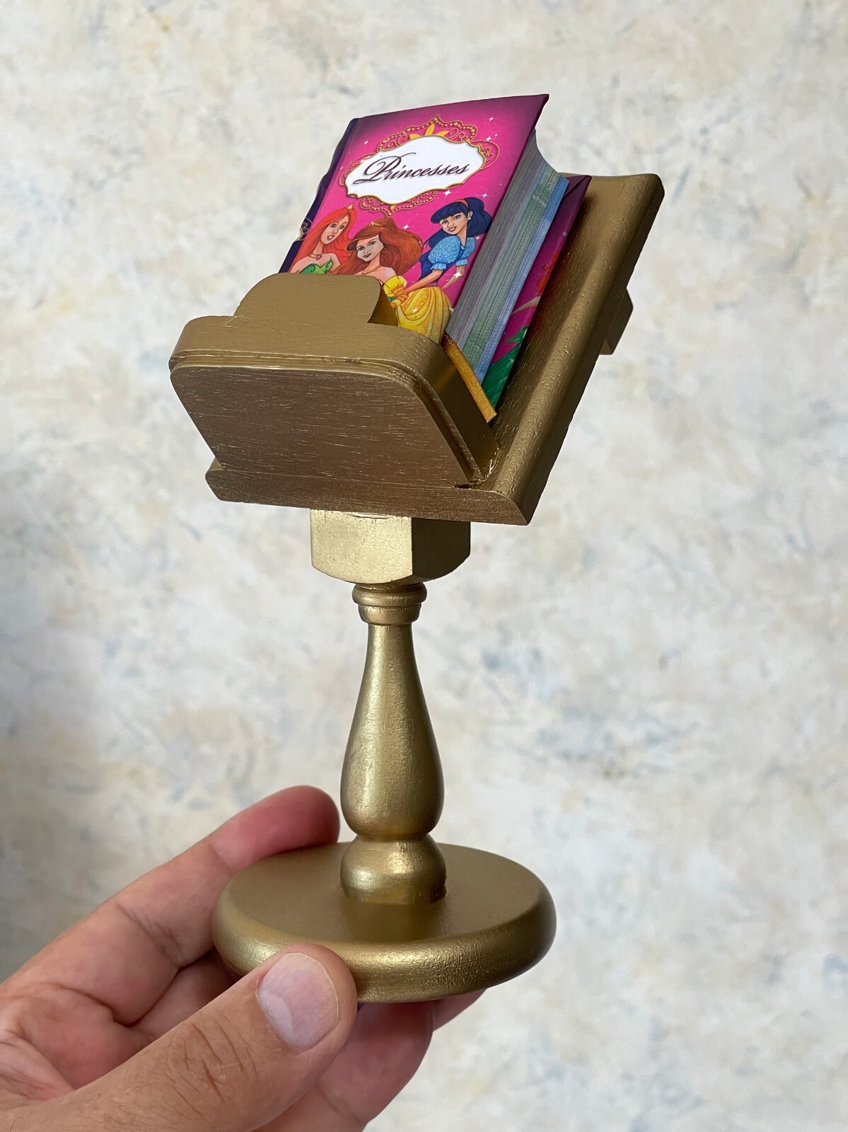 Princesses miniature book readable 440 pages hardcover full color w/golden stand