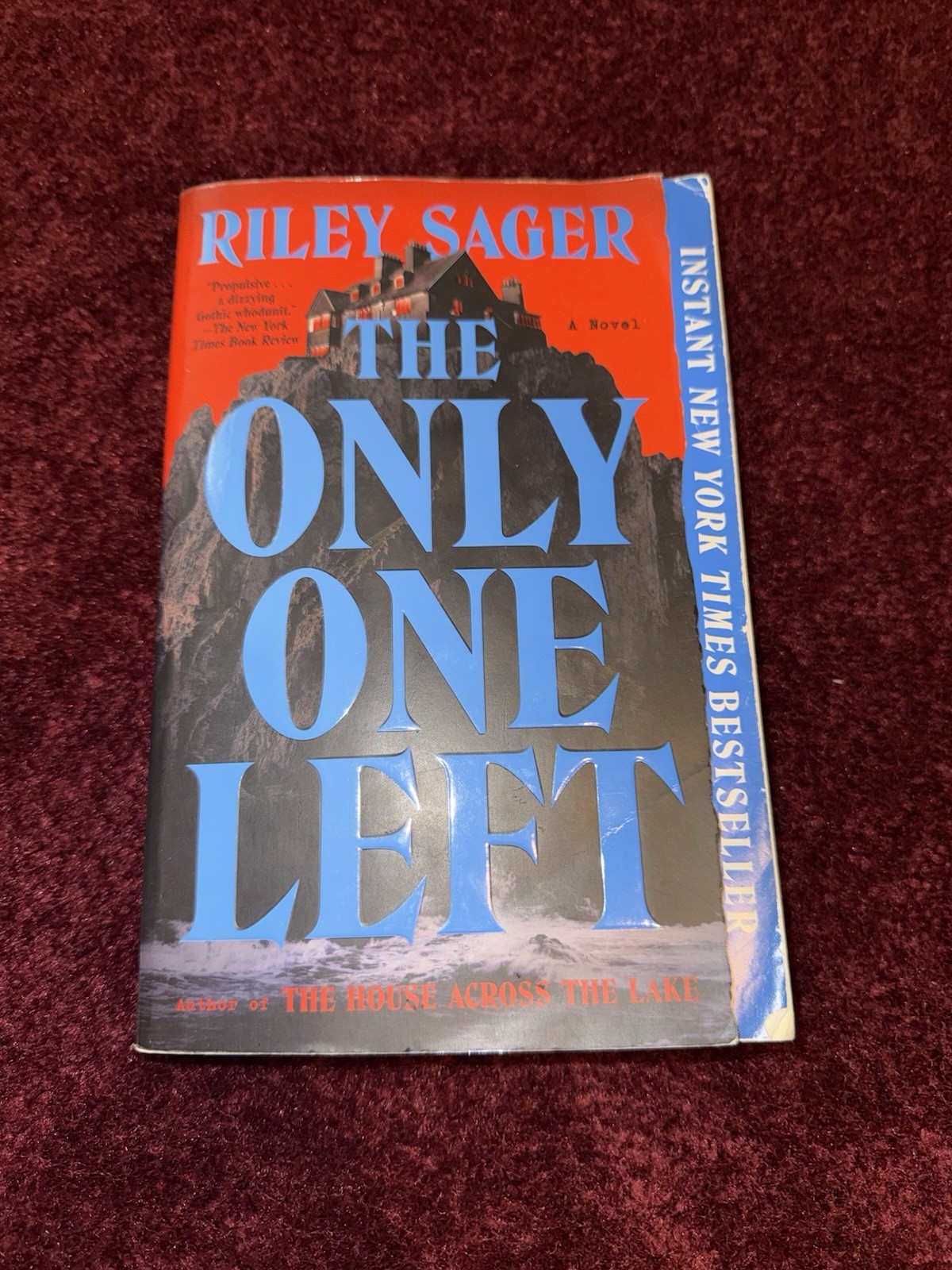 The Only One Left: A Novel By Sager, Riley Riley Sager,. 9780593