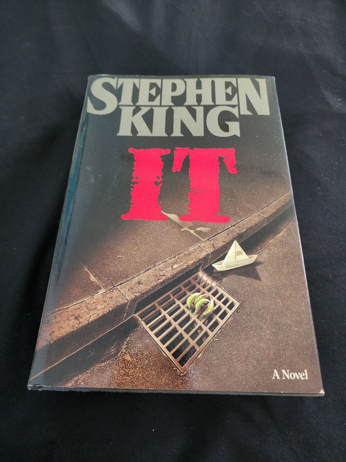 Stephen King- “It” Hardcover Book 1986 Viking Penguin Group *Read Description*
