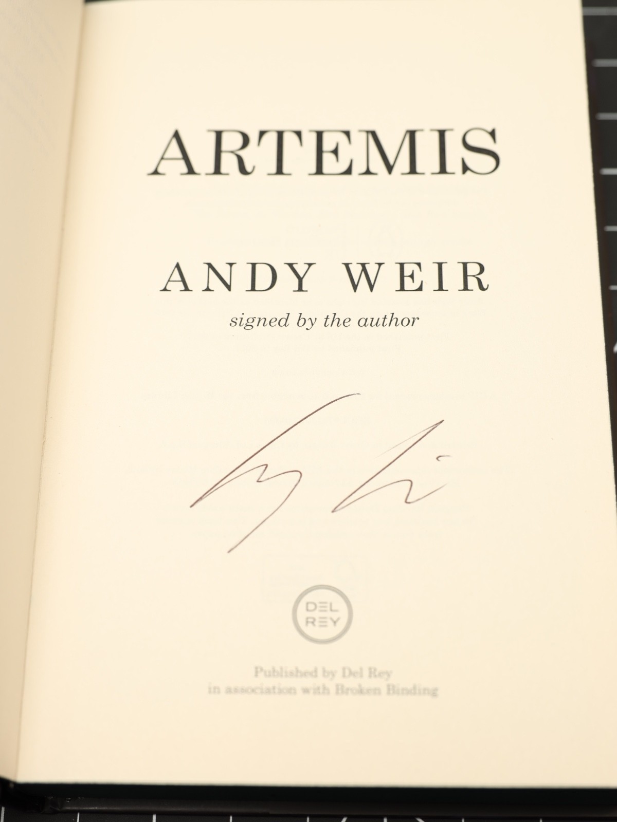 Artemis SIGNED Andy Weir The Broken Binding Edition NEW
