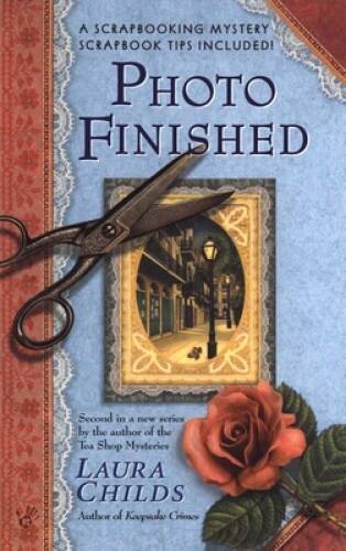 Photo Finished (A Scrapbooking Mystery) – Mass Market Paperback – GOOD