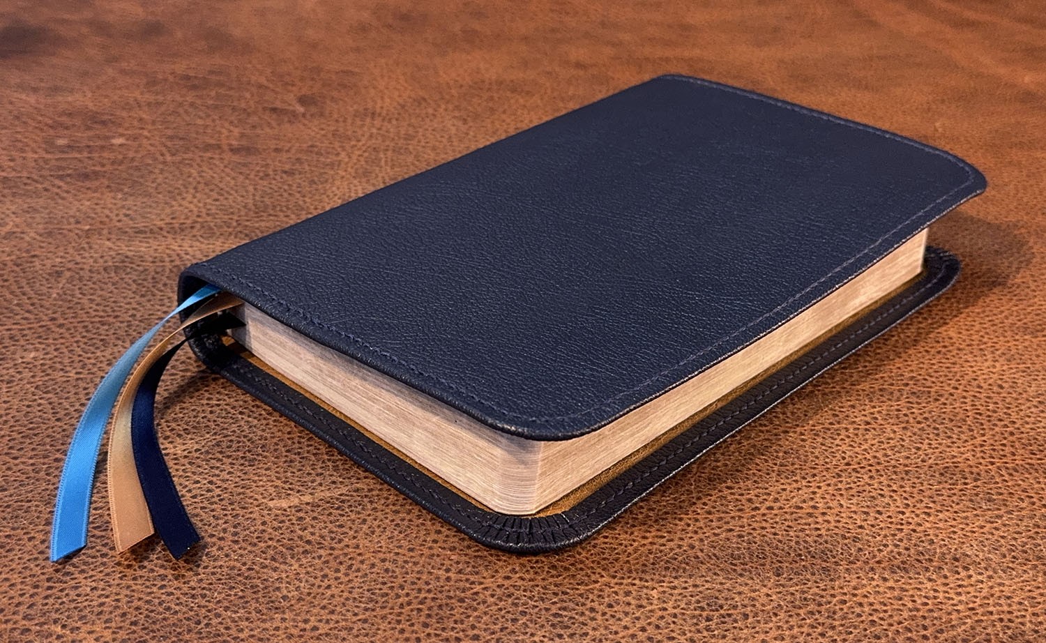 ESV Single Column Journaling Bible, Pebbled Navy Goatskin Leather, 2 Ribbons